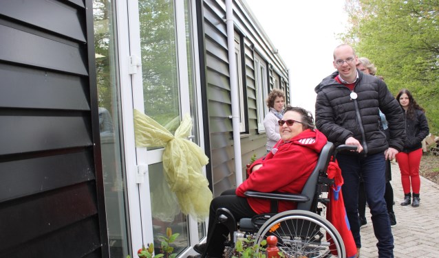 Pieter de Visser en Atie Vlietland zorgen voor de opening.