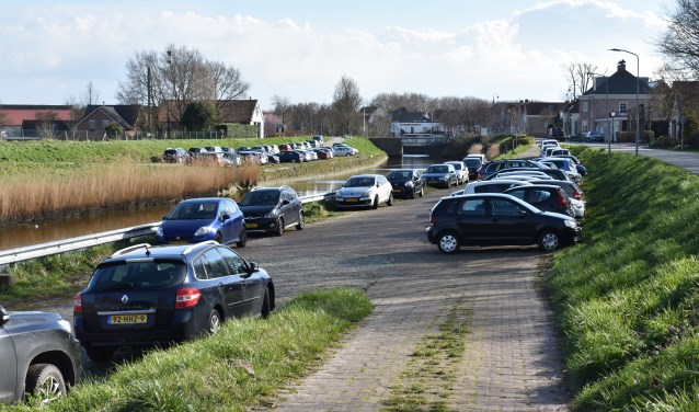 Om de blauwe zone te vermijden wordt er onder andere langs het havenkanaal geparkeerd.