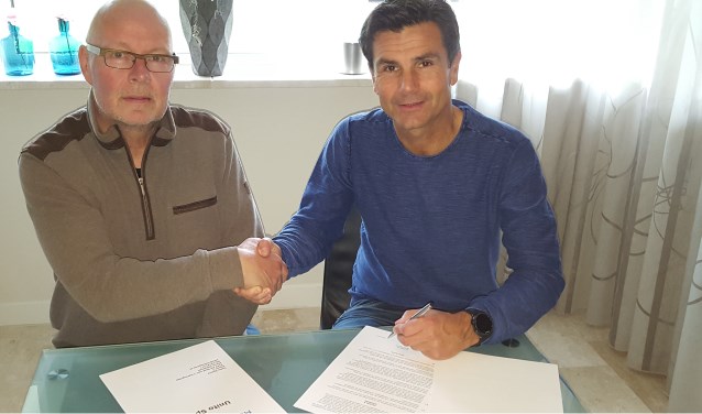 Links Jaap Westhoeve, penningmeester MSV&AV Flakkee en rechts Marco Dieleman, partner Unito Sports.