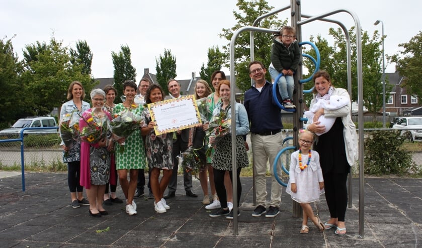 Bloemen en een pluim voor de Prins Maurits en de andere samenwerkingspartners.