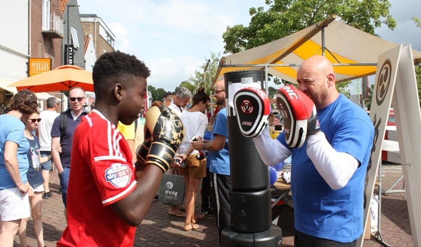 Acht verenigingen presenteerden zich in de 'Sportstraat'.