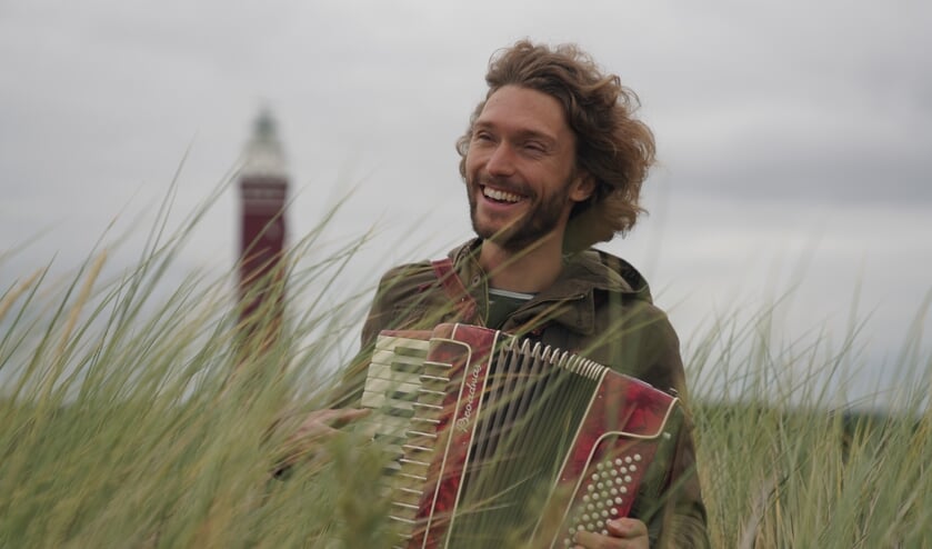 Matthijs Lievaart is te zien in de documentaire Best of Nature, over de natuur op Goeree-Overflakkee.