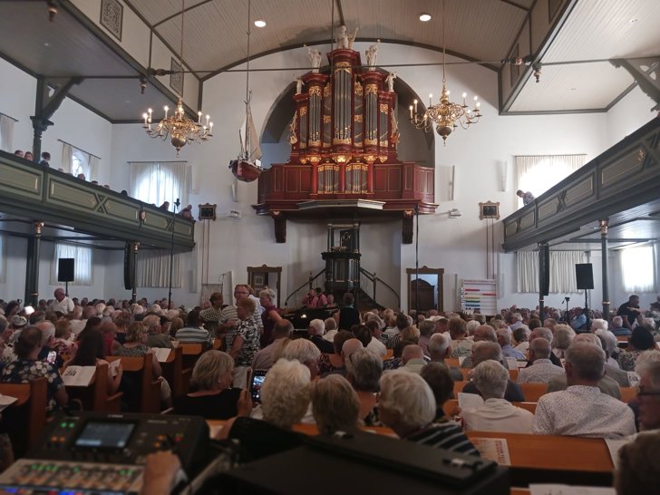 Geslaagde lezersreis naar Zingen in de Zomer op Urk | Eilanden-Nieuws
