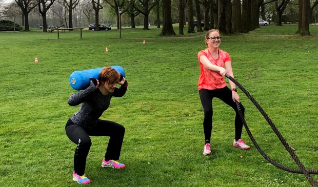 Elke de Mol, rechts: Marjan van Asseldonk tijdens een bootcamp training. | Fotonummer: c673e5