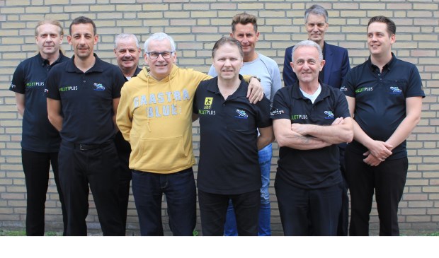 Het team van Aardexress, Biljartcentrum Uden met op de voorgrond de vier spelers die afgelopen zondag Nederlands kampioen werden: Ronnie Lindemann, René Wijnen, Harrie vd Ven en Rudy de Laet. | Fotonummer: f10b4b
