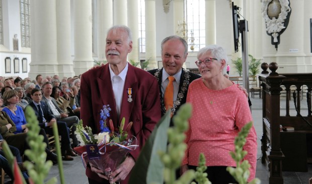 Ook Niek Bavelaar kreeg een lintje. |Foto: R. Veldhuyzen van Zanten.