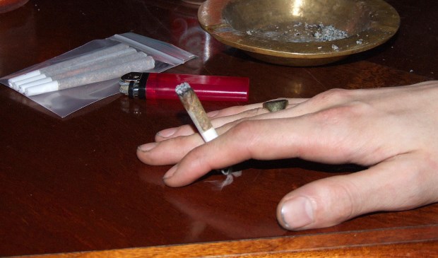 Sommige jongeren vluchten in de softdrugs als ze niet geholpen worden.