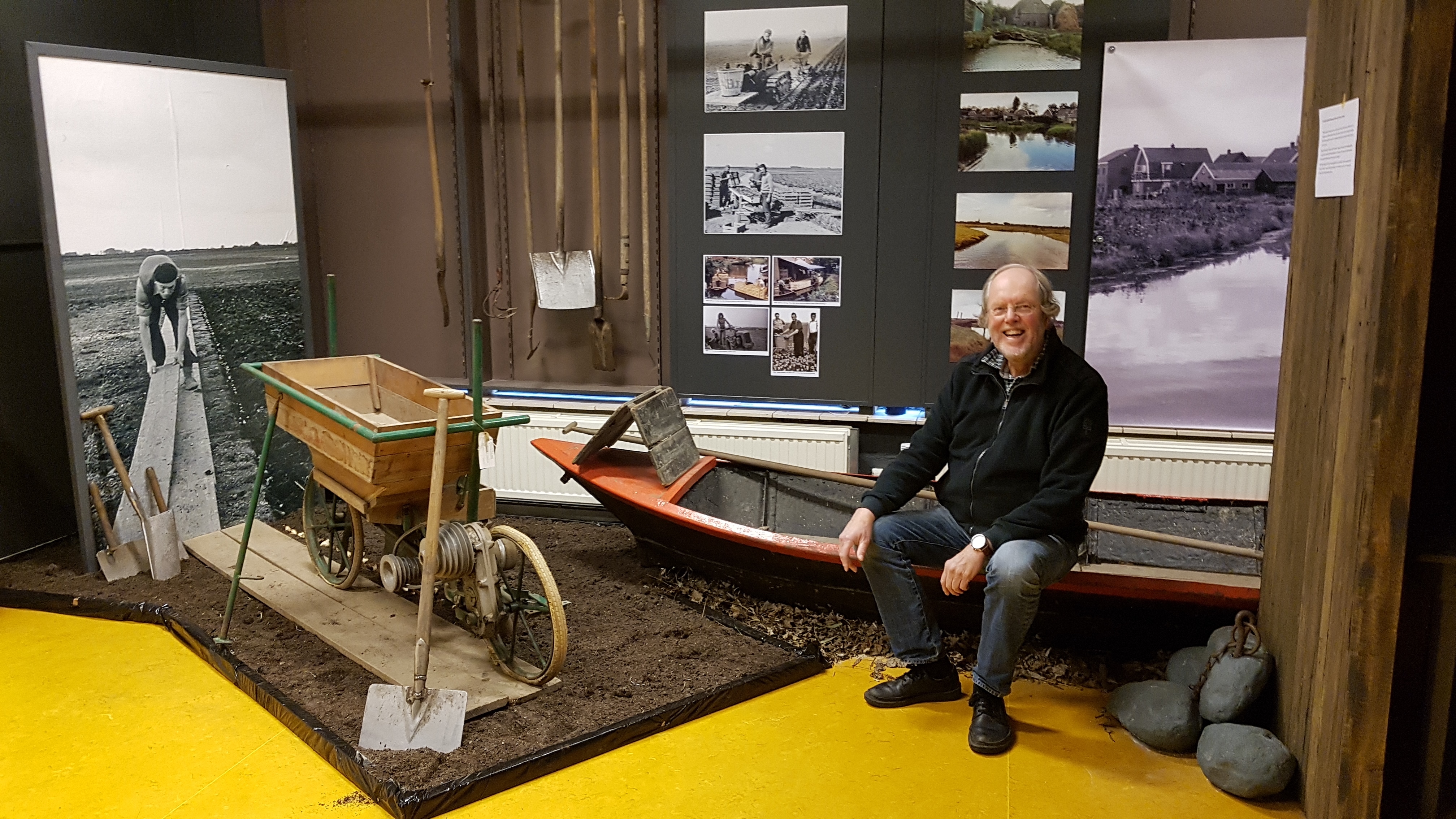 Voorzitter Jaap Kroon nodigt iedereen uit om een kijkje te nemen bij de expositie Terug naar de jaren zestig.