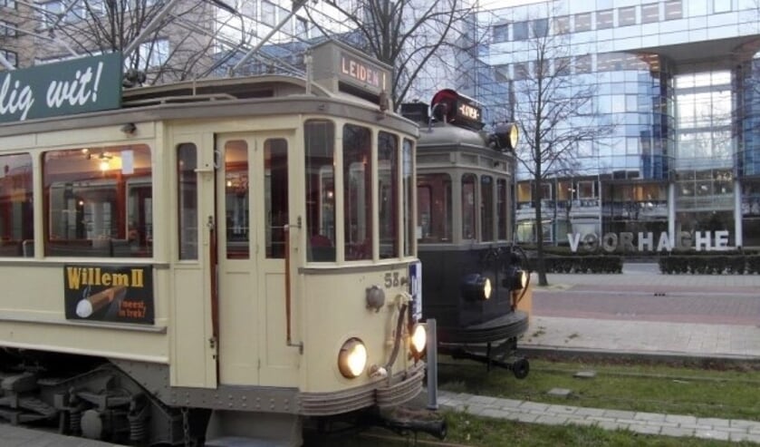 Blauwe En Gele Tram Gaan Weer Rijden