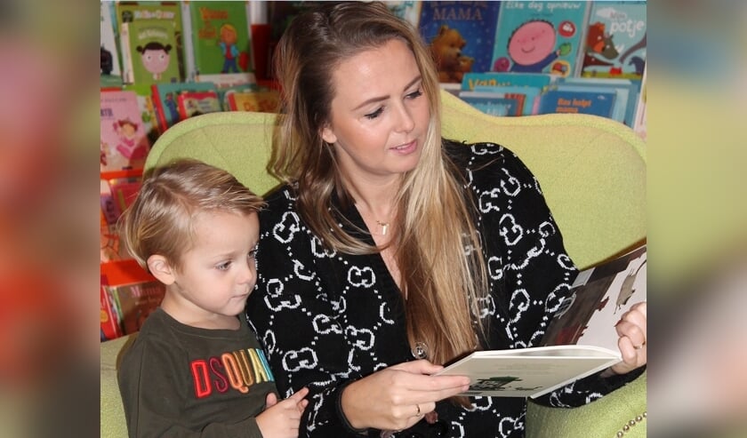 Monique Smit leest voor