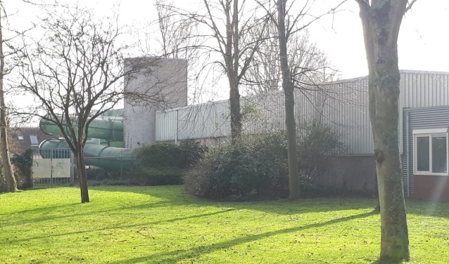 Zwembad De Witte Brug verdwijnt als het nieuwe zwembad er komt.