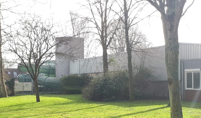 Zwembad De Witte Brug verdwijnt als het nieuwe zwembad er komt.