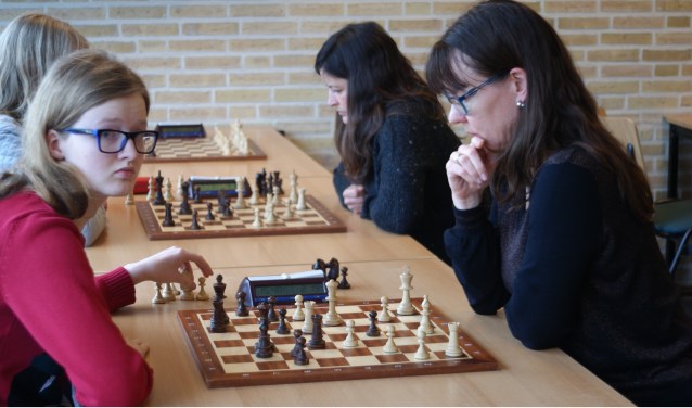 Alle dames die goed kunnen schaken zijn welkom op het Open Kampioenschap.