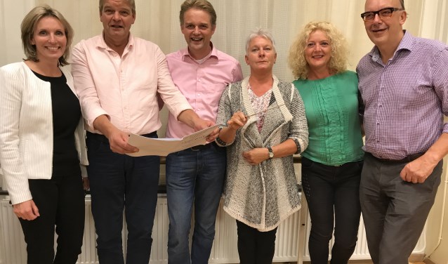 Deelnemers van Maestro, v.l.n.r.: Petra Vlaar, Dick Kok, Harry Nederpelt, Anita Koppes, Annemarie Stam en Philip Vos.
