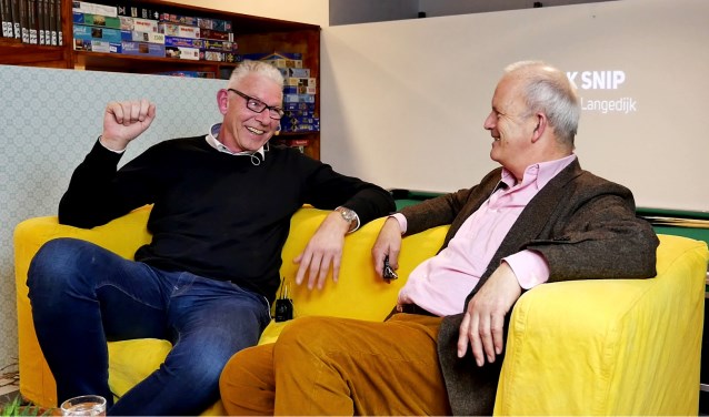 Dirk Snip in gesprek met oud-burgemeester Jan Hoekema.