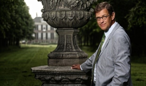 René Dessing geeft een lezing.