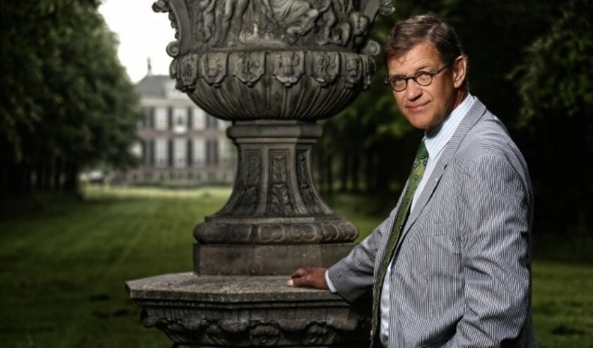 René Dessing geeft een lezing.