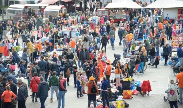 Koningsdag op de NDSM-werf.