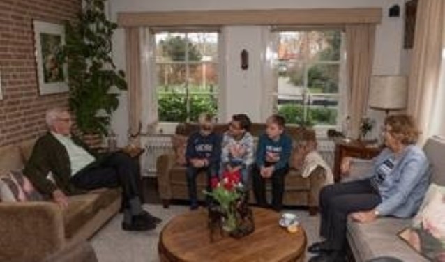 Leerlingen van der Bosschool interviewden ouderen in hun buurt die de oorlog hebben meegemaakt.