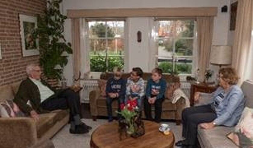 Leerlingen van der Bosschool interviewden ouderen in hun buurt die de oorlog hebben meegemaakt.
