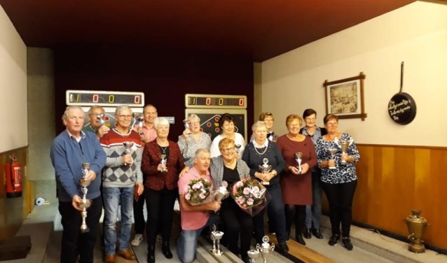 Alle kampioenen gingen na afloop op de foto.