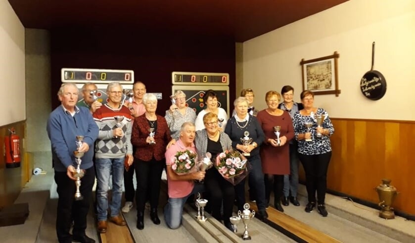 Alle kampioenen gingen na afloop op de foto.