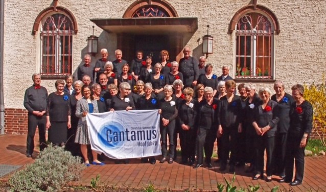 Het Cantamus-koor uit Hoofddorp voert de St. John Passion op.