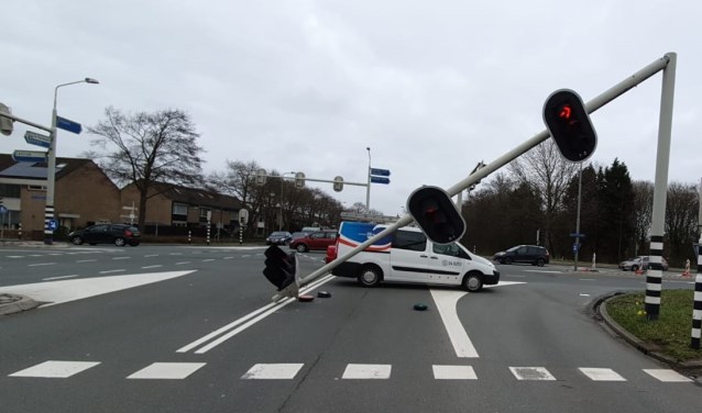 De verkeerslichtbalk aan de Tolweg.
