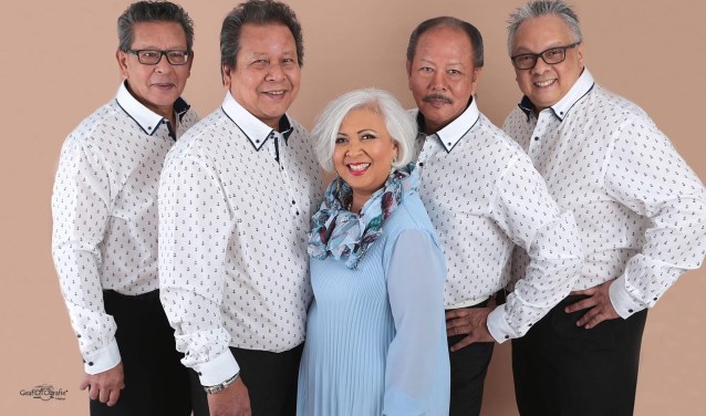 Hot News, een authentieke Indo-rockersband, zorgt voor de muziek.