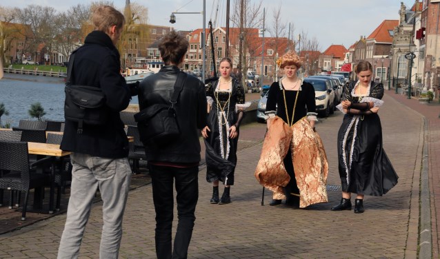 De drie heksen tijdens de opnames.