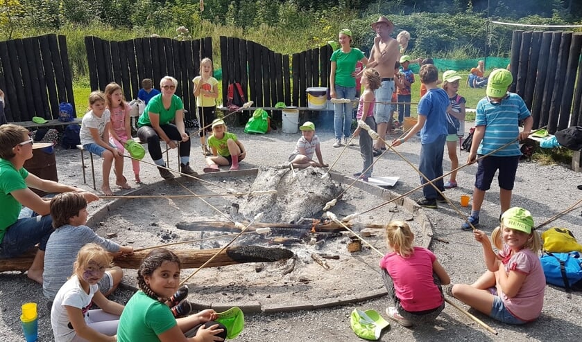 De Vakantiespelen staan in het teken van bosspellen, spannende thema's, stokbrood bakken, een kampvuur en glijden van de zeephelling.