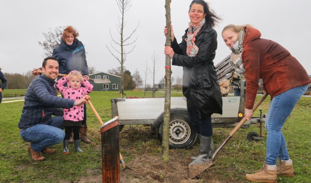 De eerste Geboorteboom is voor Isabel Euser in het Geboortebos in Medemblik geplant.