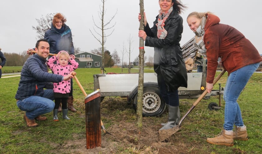 De eerste Geboorteboom is voor Isabel Euser in het Geboortebos in Medemblik geplant.