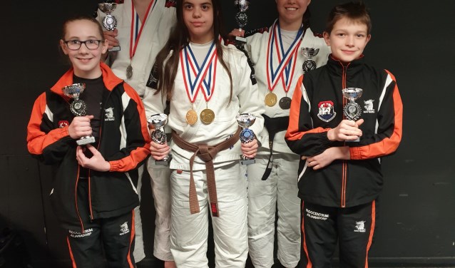 Woud van den Berg, Gillian van Genderen, Yasmina Hooijmans, Rianne Toorenburg en Mike Tuin.