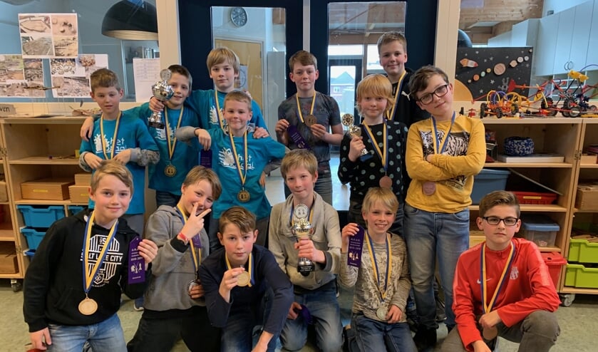De winnaars die doorgaan naar het Noord-Hollands schaakkampioenschap: Het Koraal, de Bijenkorf en Westerkim.