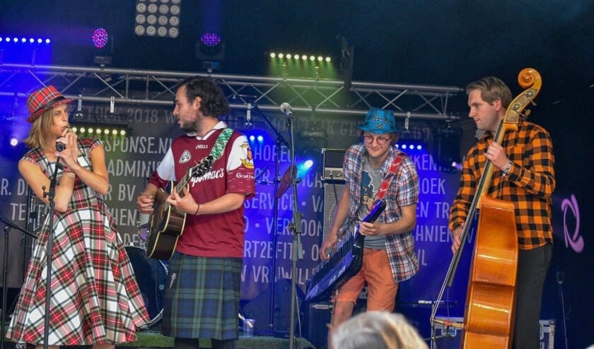 Akoestische folky muziek mét energie, dat is wat de Bende bij de Folkclub Oosterleek brengt.