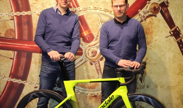 Menno en Jeroen. Wielercafé bij Profile Nan.
