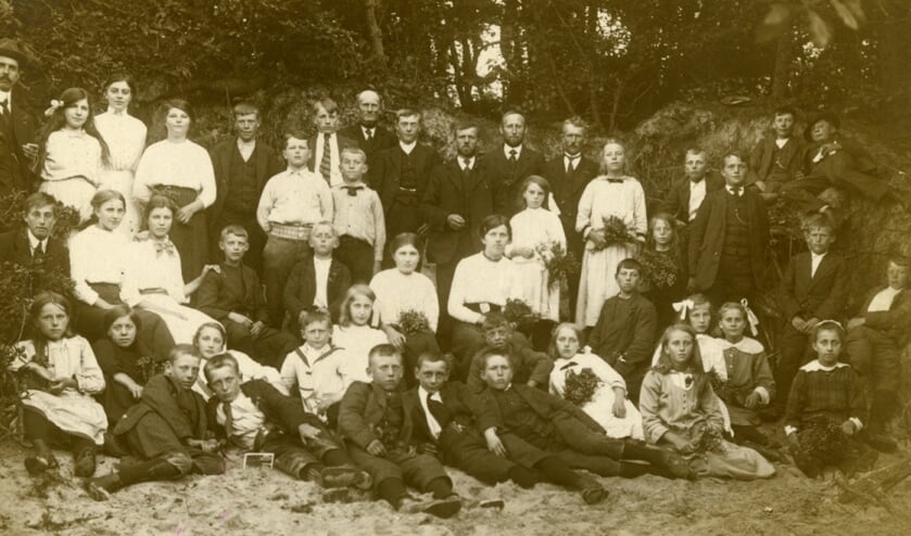 Waarschijnlijk een foto van een vereniging uit Opperdoes.
