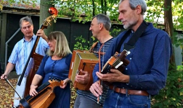 Balfolk wordt gespeeld in Enkhuizen.