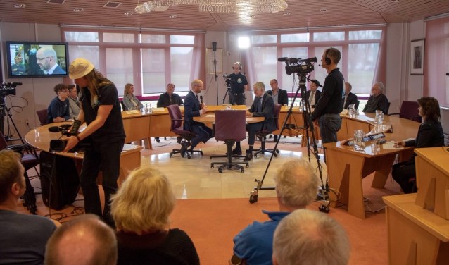Het tv-debat is nog tot de verkiezingen op de verschillende websites van de lokale omroepen te zien.