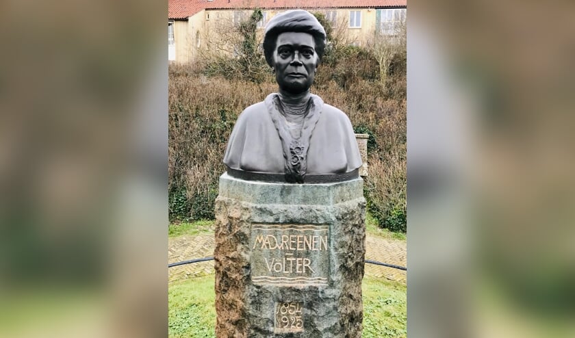 Standbeeld van Marie van Reenen-Völter.