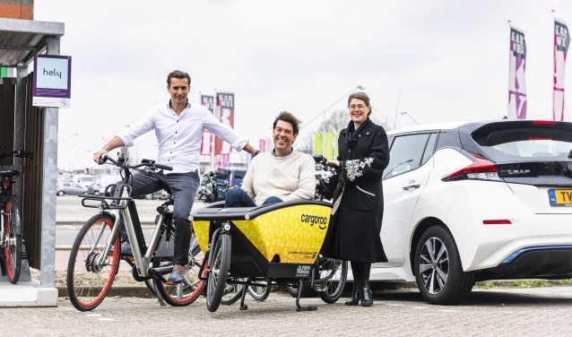 Elektrische fietsen, elektrische auto en een elektrische bakfiets.