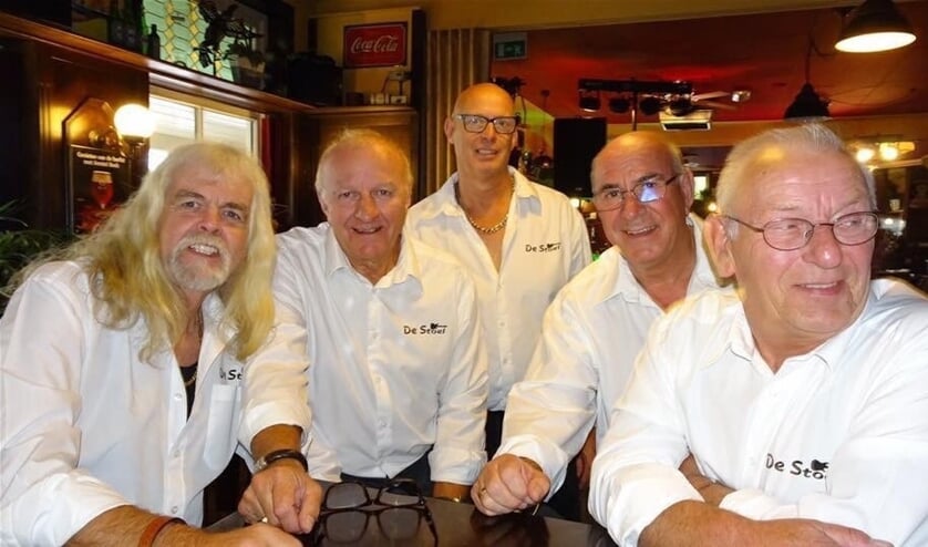 Sixtiesband de Stoel treedt op in het Wapen van Middelie.