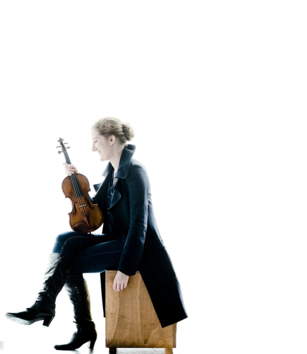 Topvioliste Maria Milstein treedt met ensemble op in de Ruïnekerk.