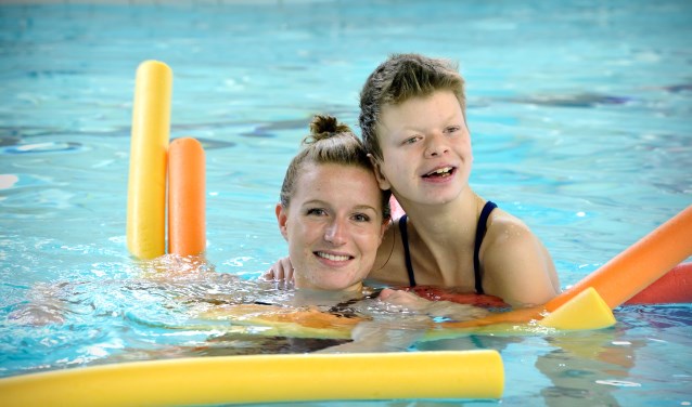 Bij Heliomare kunnen ouders en kinderen zwemmen.