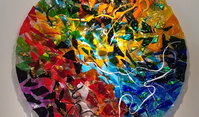Glasobject 'Circle of Life' van Lida Dijkstra.