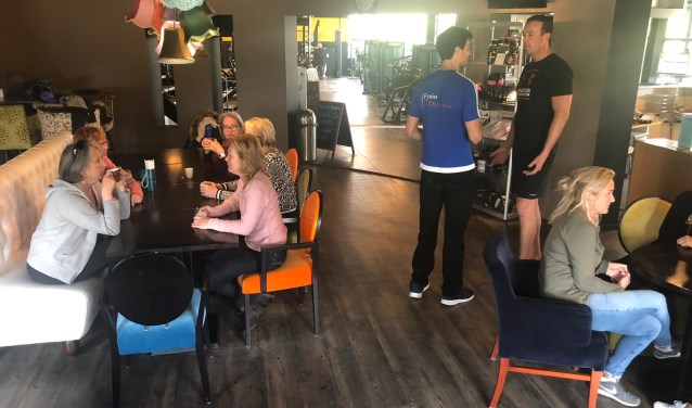 Na het sporten kent de gezelligheid geen tijd.