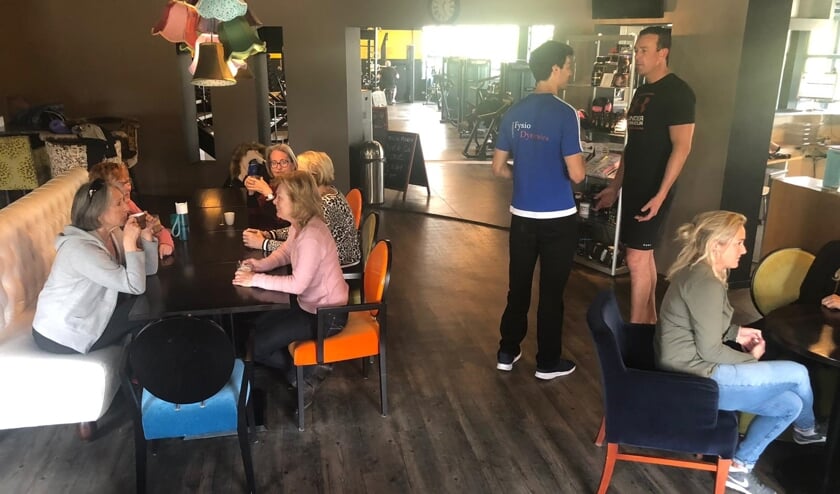 Na het sporten kent de gezelligheid geen tijd.