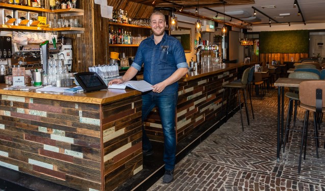Kjeld Ketenbaas in zijn eetcafé.