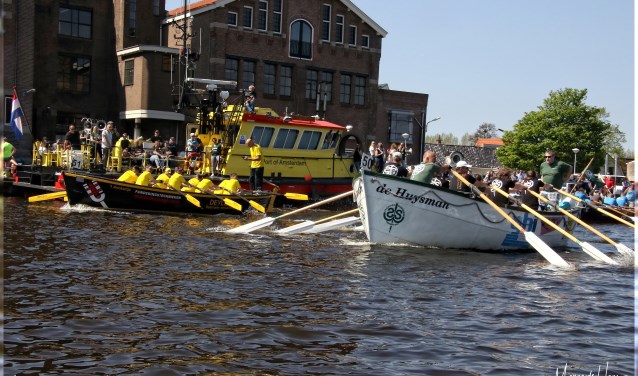 Sloepen aan de start bij de Verkadefabriek in Zaandam.
